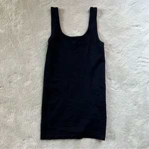 ⚡️⚡️PRICE DROP⚡️⚡️ Theory stretchy tank top